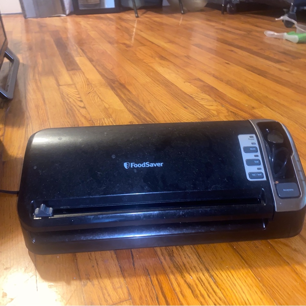 FoodSaver Vacuum Sealer in Black